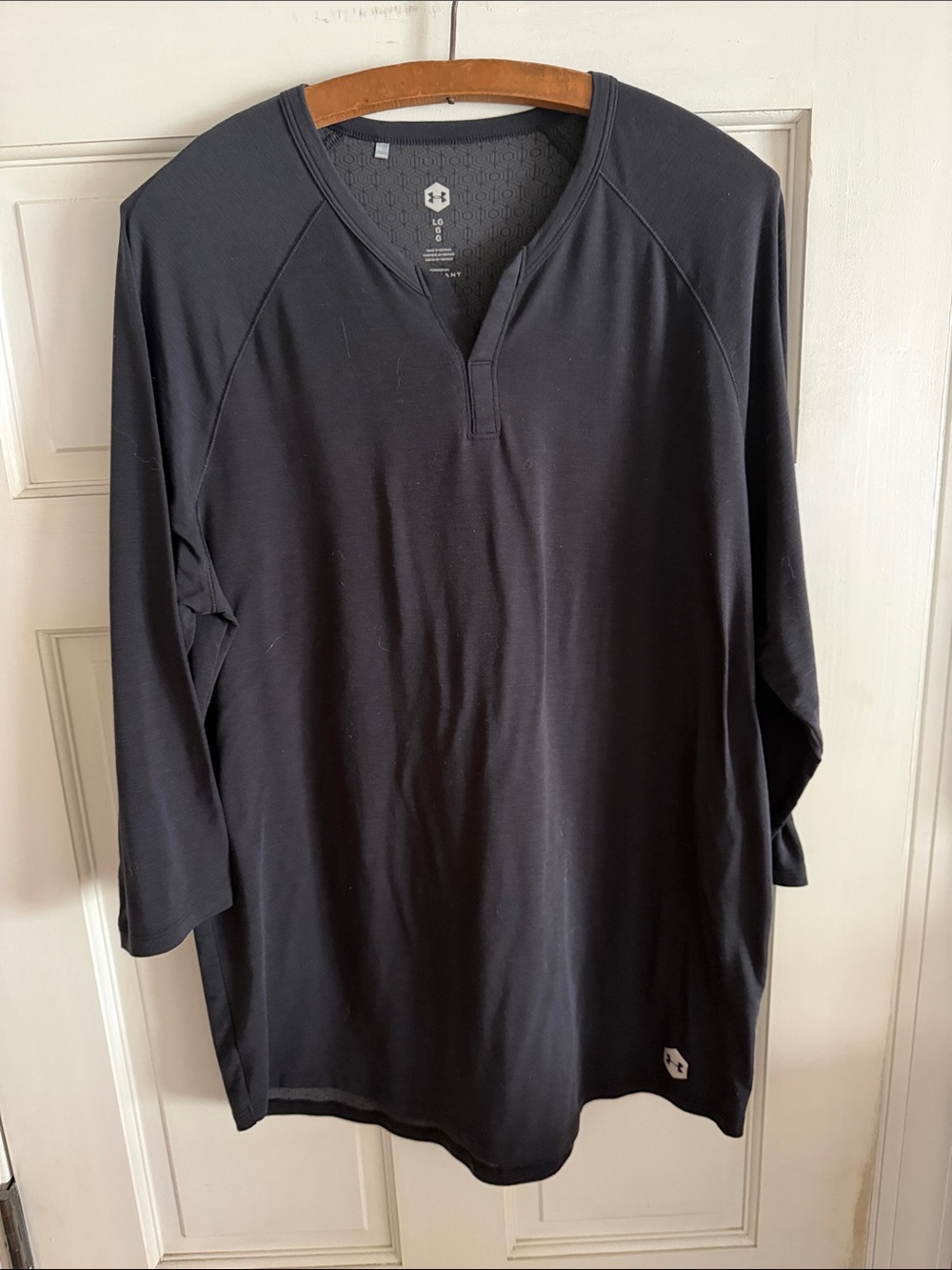 Men’s Under Armour, thin base layer size large